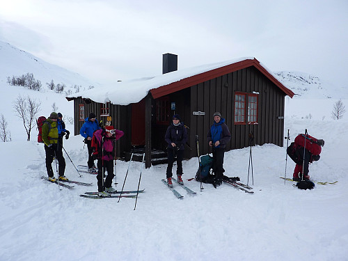 The group outside Trollvassbu the following day, ready for the Nonstindtraversen.