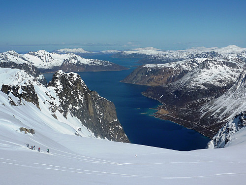 Minneverdig utsikt utover Grøtfjorden mot nord