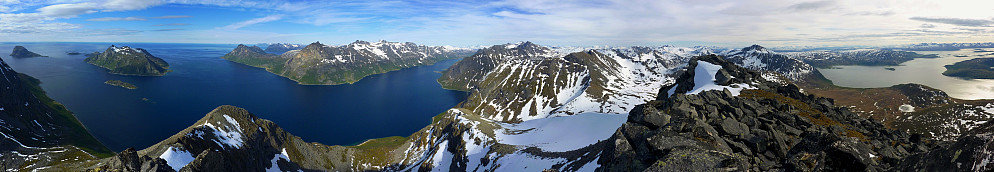 Looking out from the top towards Håjafjorden, Sessøyfjorden, Ersfjorden and the rest of the peaks on Kvaløya in the southeast 