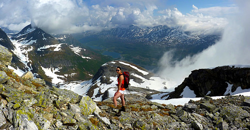 Jeg visste at utsikten skulle hatt mer wow-faktor om tåke ikke hadde skjult så mange fjell øst for Blåtinden, men det var likevel pretty OK