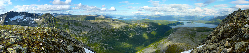 Utsikten øst og sør for Gråtinden