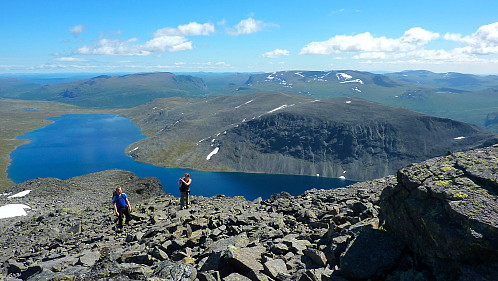 Descent down the northeastern side of the mountain towards Bessvatnet