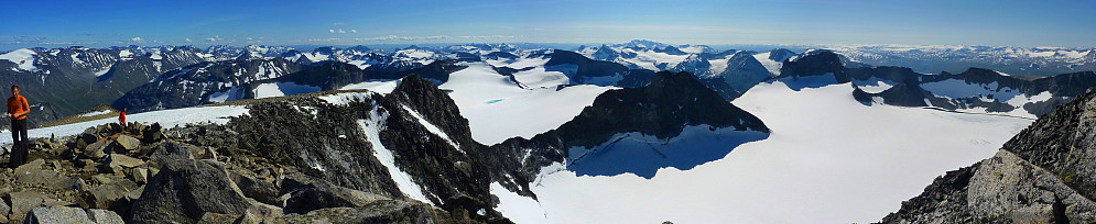 Norges høyeste fjell tilbyr en utsikt slik som du ser her. Herlig! 