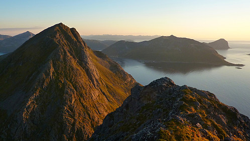 Evening bliss. Sørtinden, Sessøya and Håja