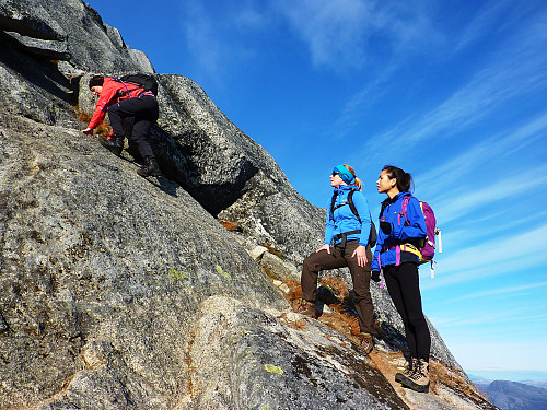 Ingvild, Siv and Christina approaching a slab