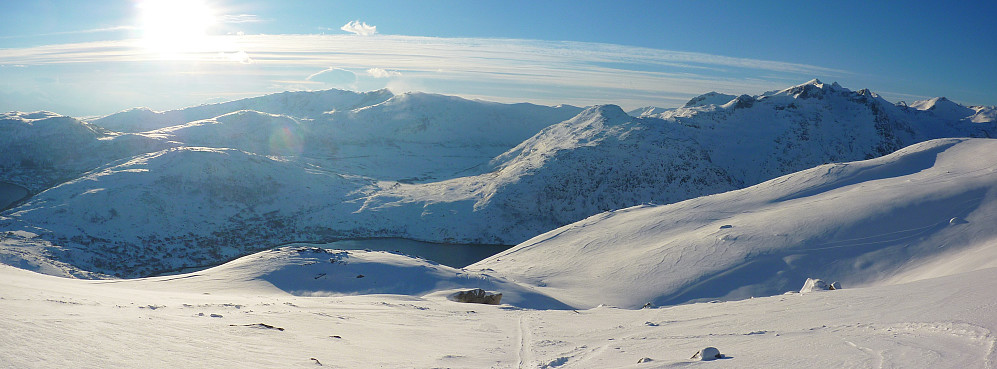 View south towards Hatten and Storsteinnestinden