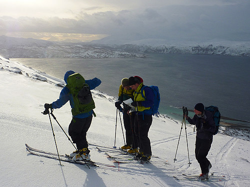 En liten pause for å studere kartet