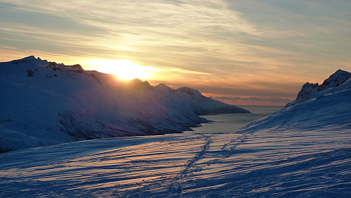 Solnedgang over Ersfjord sett fra Rødtinden