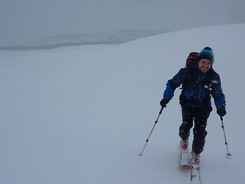 Nicola sin første tur siden han var på besøk i Tromsø i fjor. Da er han veldig glad å stå på ski igjen til tross for dårlig sikt :)