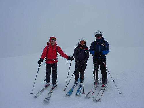 Trine, Elise og Nicola på skitoppen. 