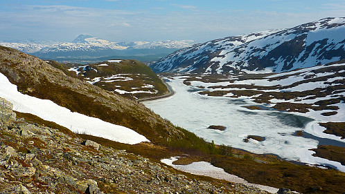 Finnvikvatnet og Tromsdalstinden i bakgrunnen