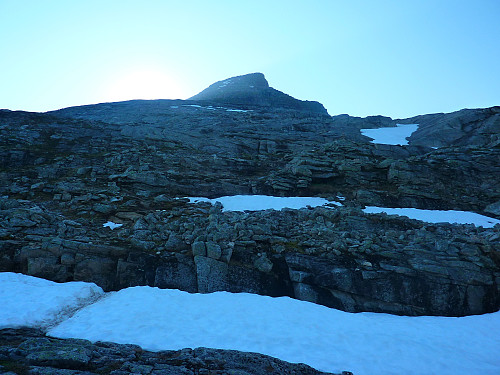 Blåmann sett nedenfra, ca. halvveis opp fjellet