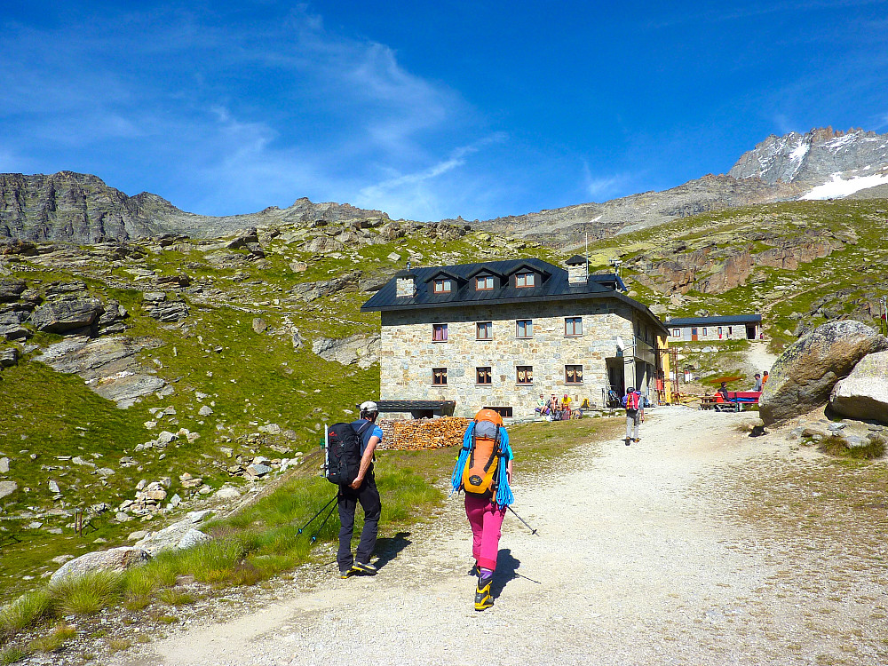 Arrival at the Chabod hut