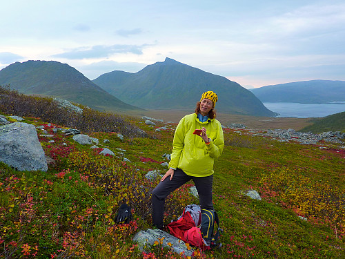 Margrethe nyter en matpause på Rundhaugen