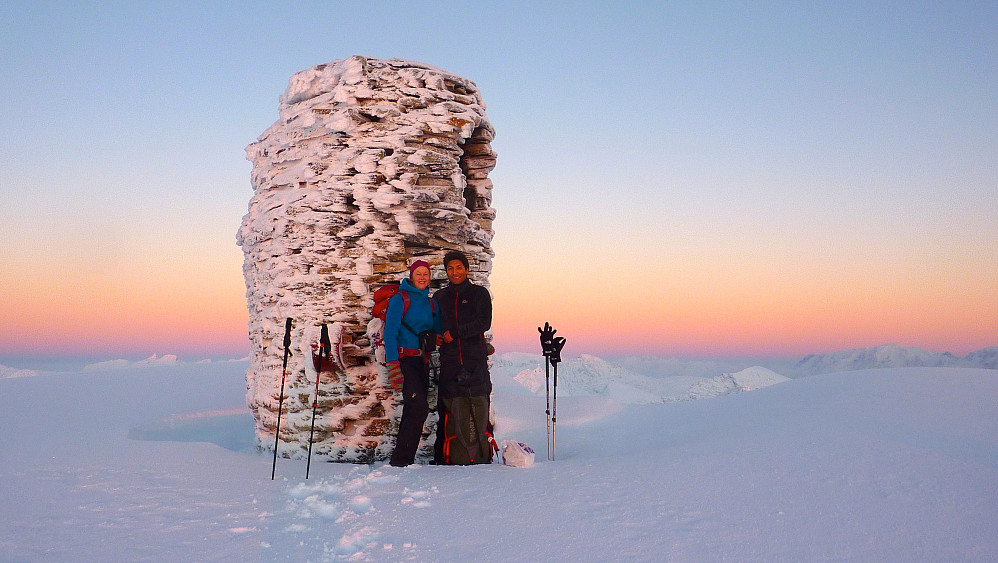 Trine og Namgyal på toppen. 