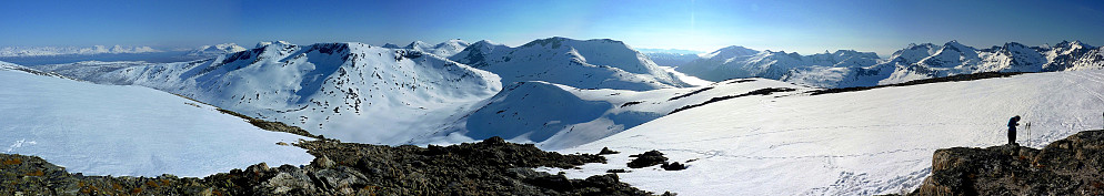 Panorama fra toppen av Straumsaksla fra fastlandet i sør til nordsiden av Kattfjordeidet