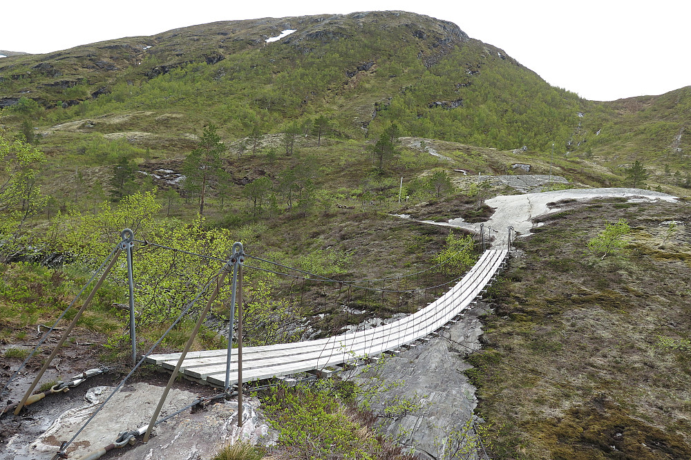 Hengebrua over på ca 400 moh