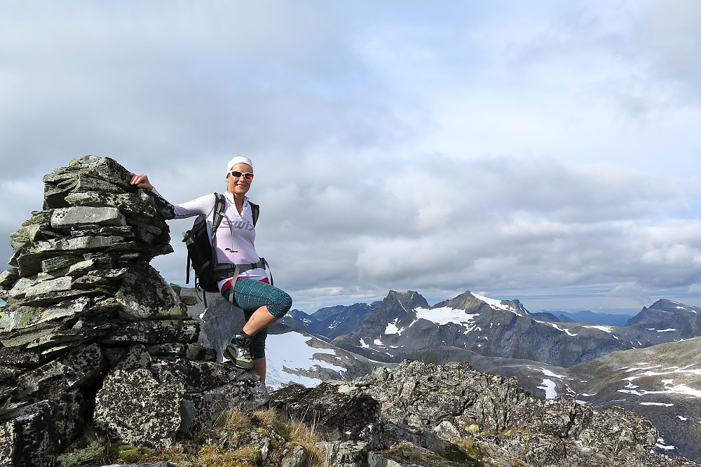 Tverrfjellet 1505 med Smørskredtindane bakom
