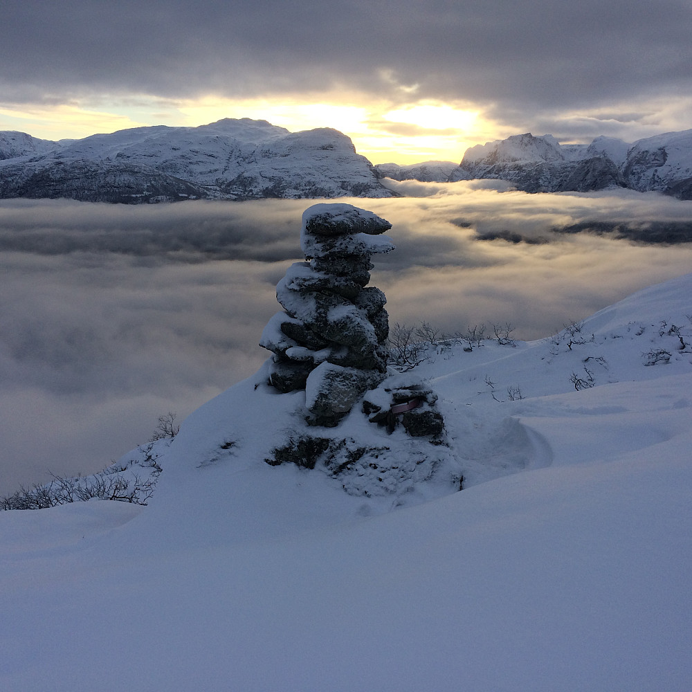 nordfjorden mot Hyen