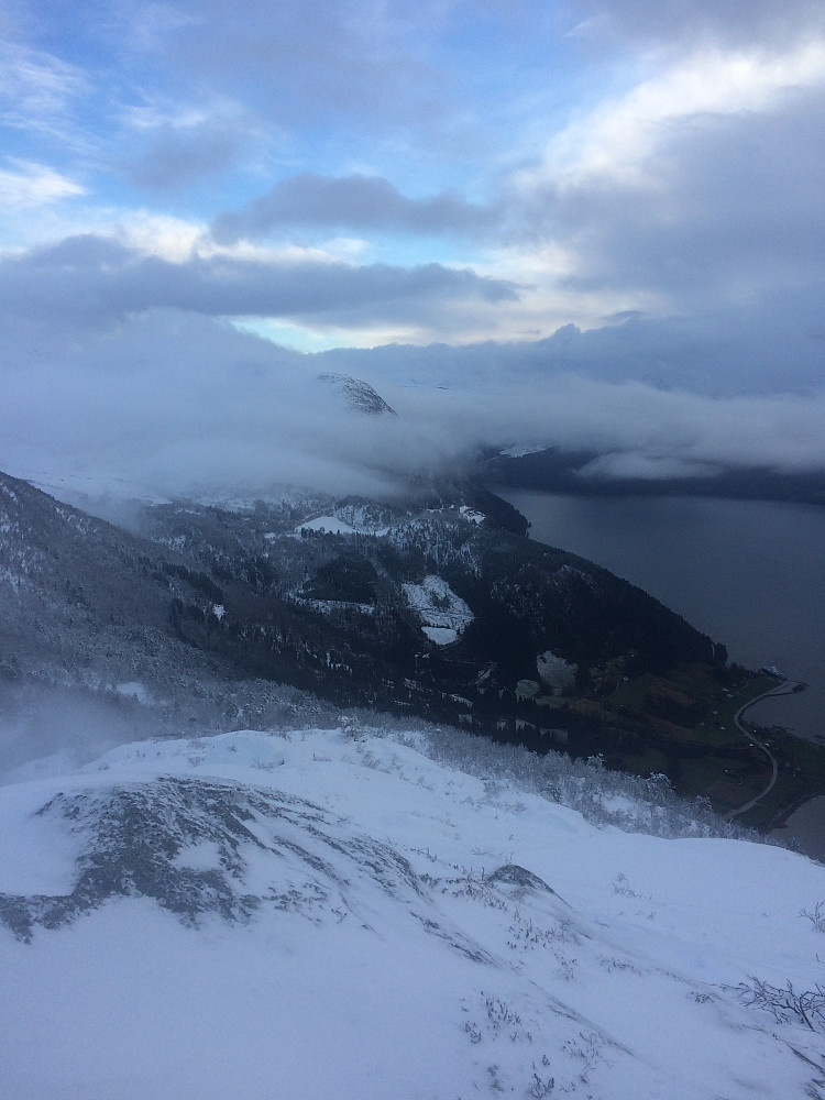 Mindre snø på toppene