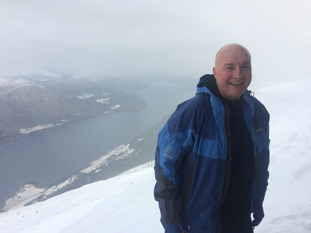 Turfølget "Laffen" mot Hornindalsvatnet