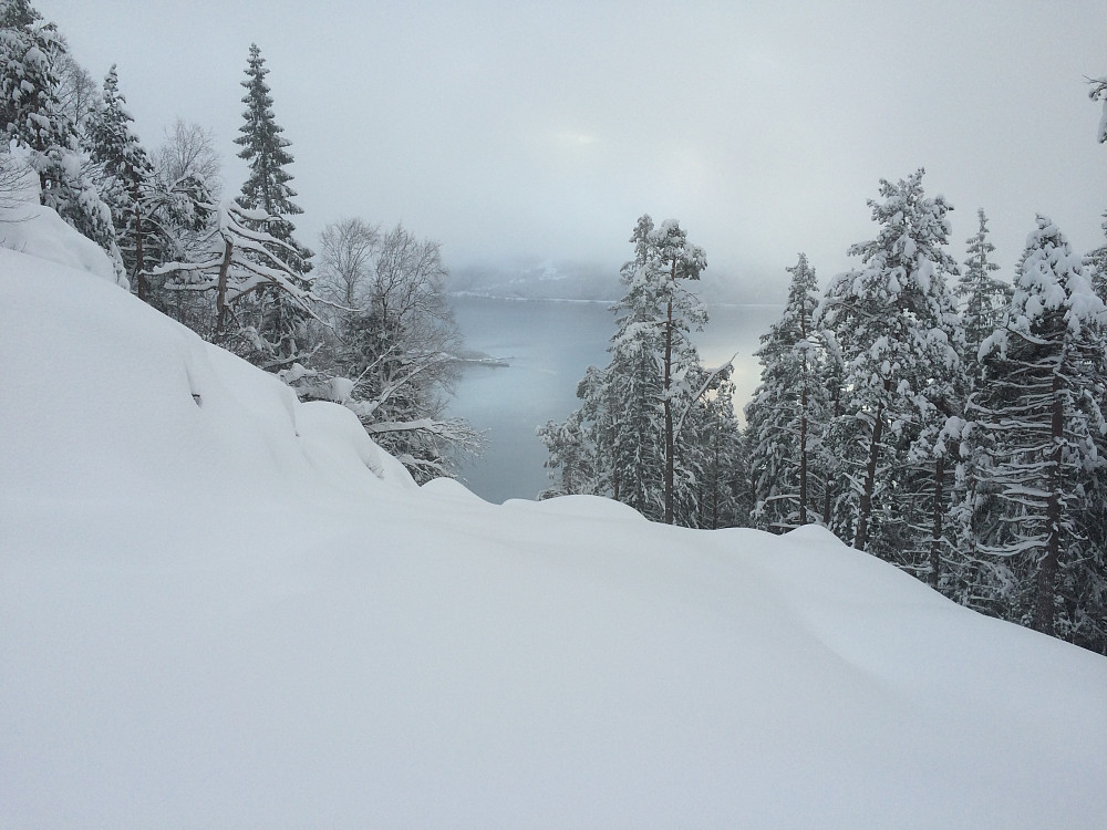 på vei ned rørgata fra Lotsbergstøylen