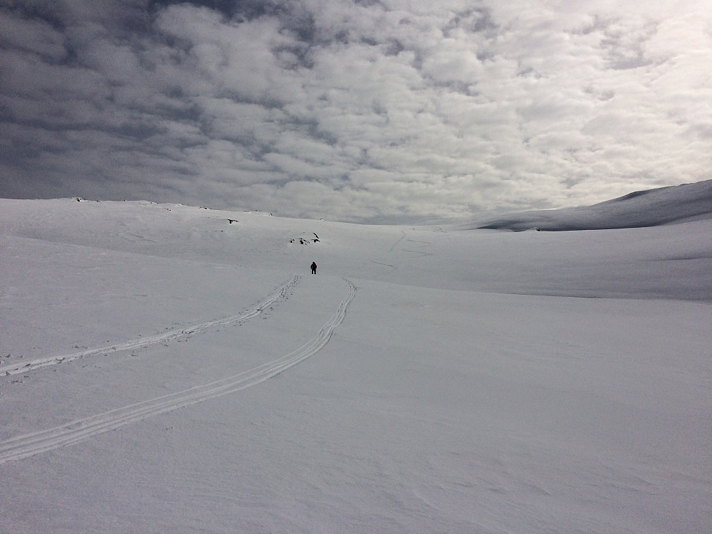 Ned fra toppen mot rasteplassen. 
