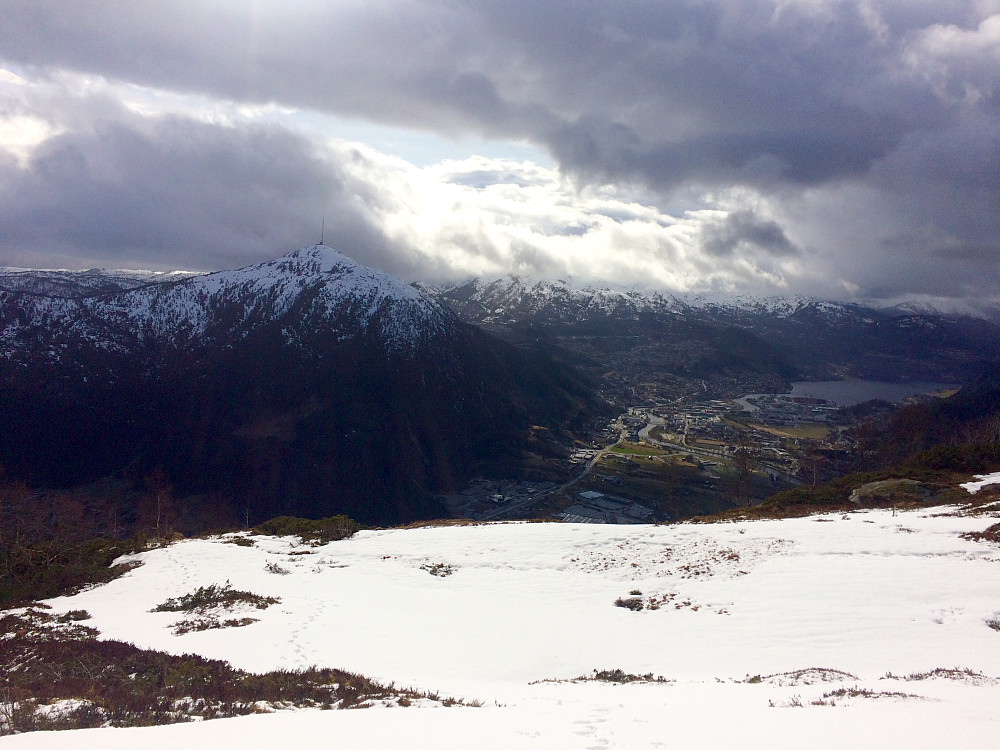 Mot Havstadfjellet og Førde