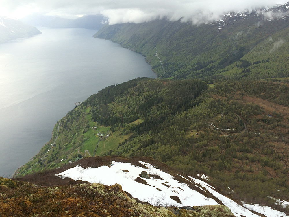 Mot Lotsberg og Lotsbergstøylen 