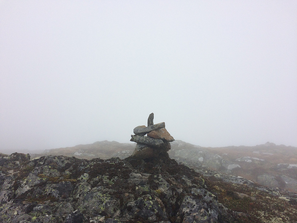 Min påbegynte varde. Et par steiner om gangen så blir den kanskje litt mer prangende etter hvert :-kr