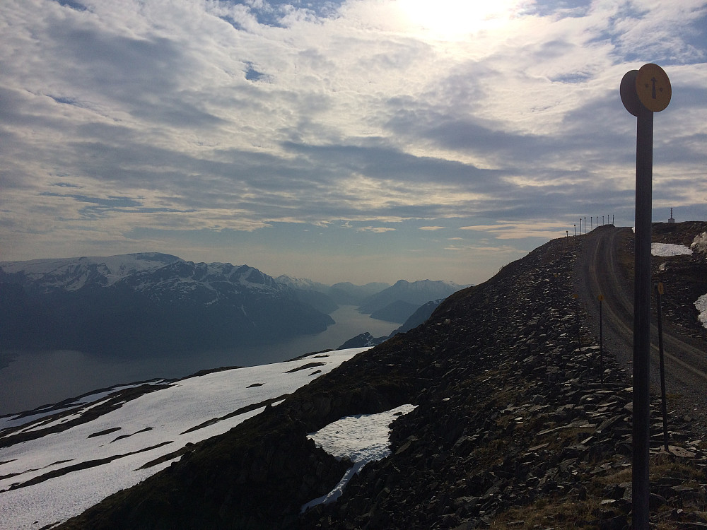 Ingen snø igjen på veien opp til Sagetindane /Høgefjellet