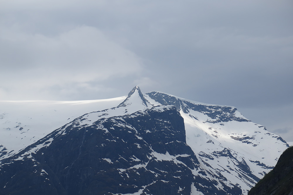 Ser over mot Ramnefjell