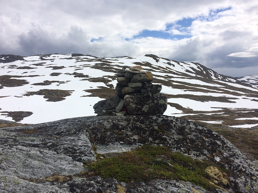 Fortsatt en del snø igjen mot Svartegga
