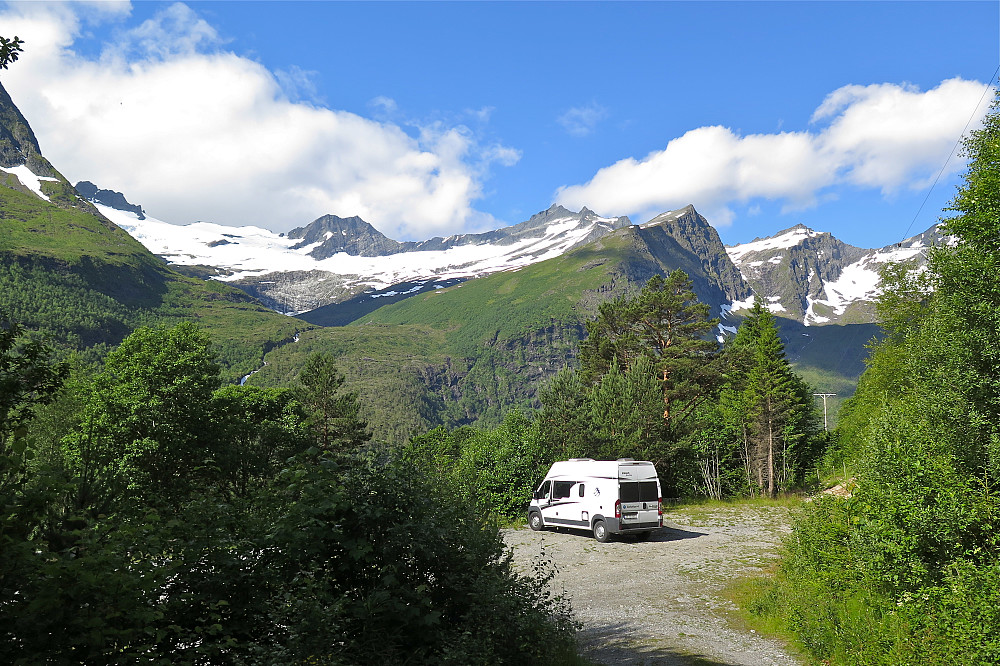 Fra Parkering i Hjorthol i Velledalen, stistart mot Koppen. Nydelig vær å våkne til!