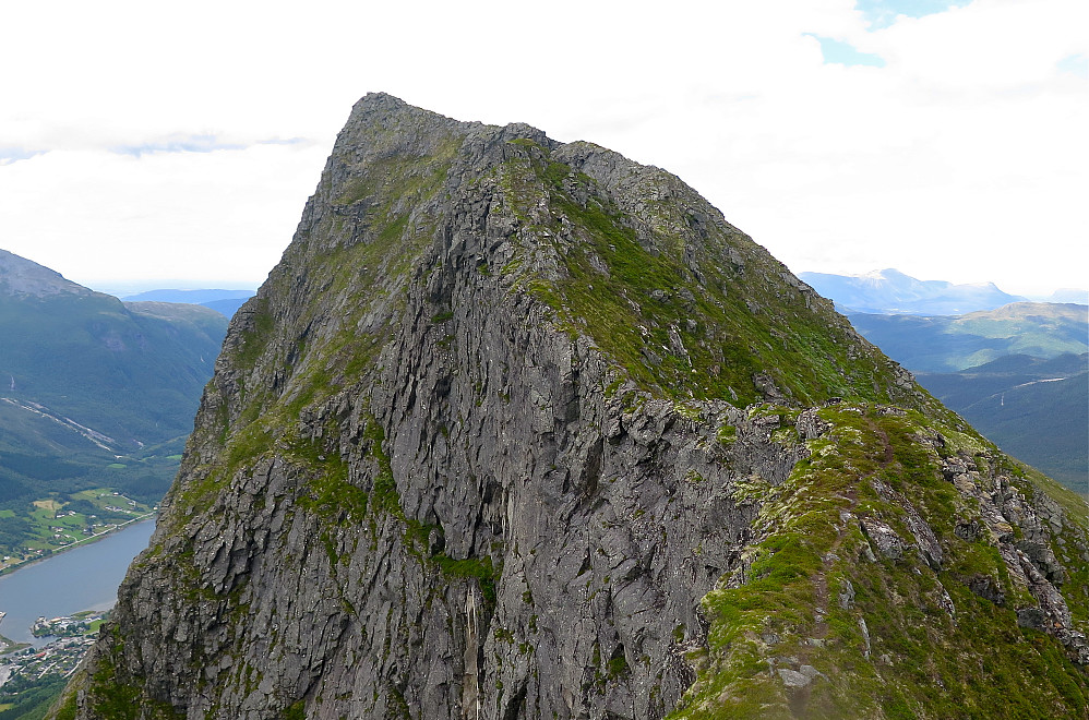 Dravlausegga, flott og eksponert