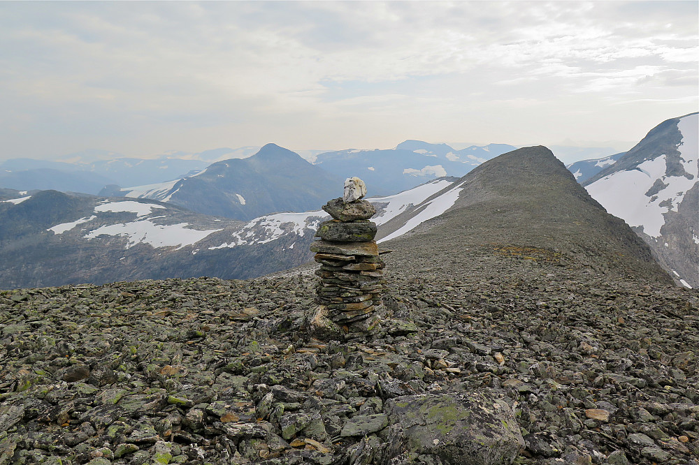 Fra nordlige fortoppen på Hammarsnibba mot hovedtoppen