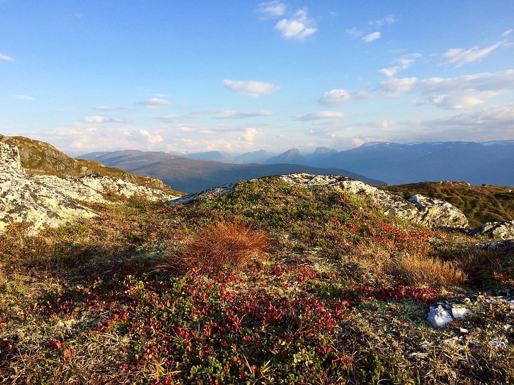 Nydelige farger mot Gloppen og Ryssdalshornet