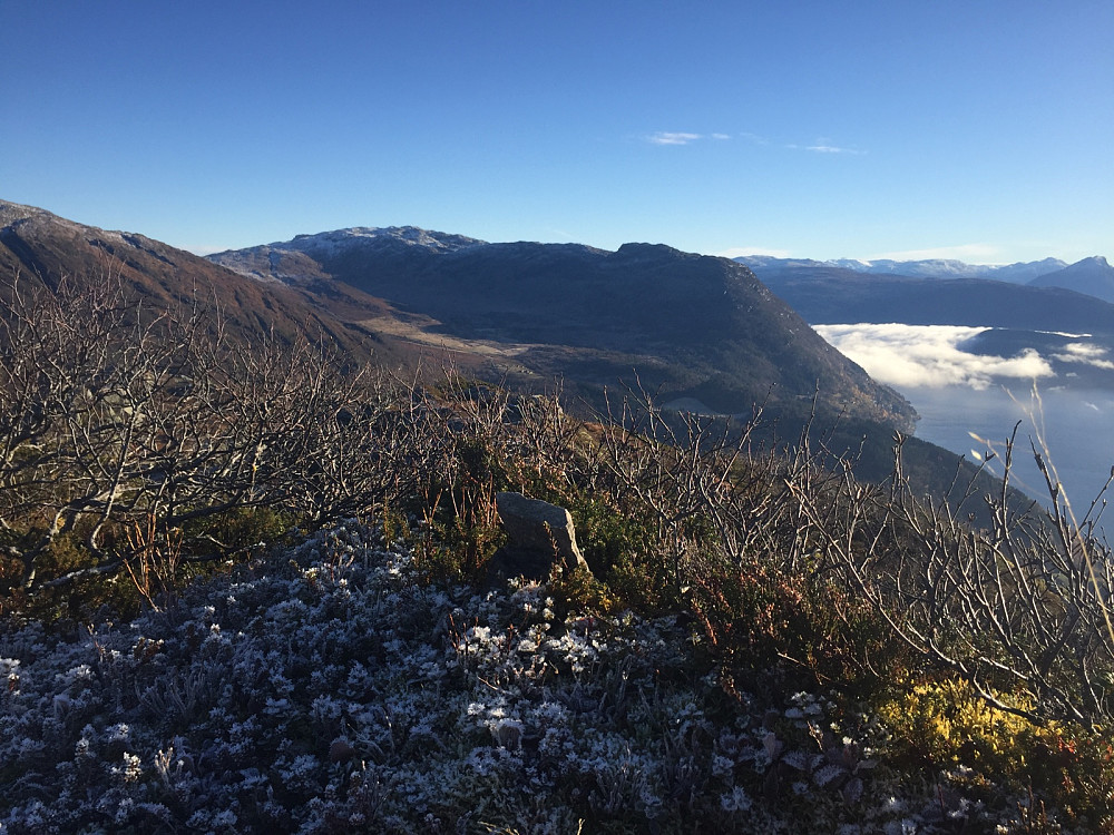 Fra Branden mot Svartegga, Lotsbergnibba og Litsbergdalen