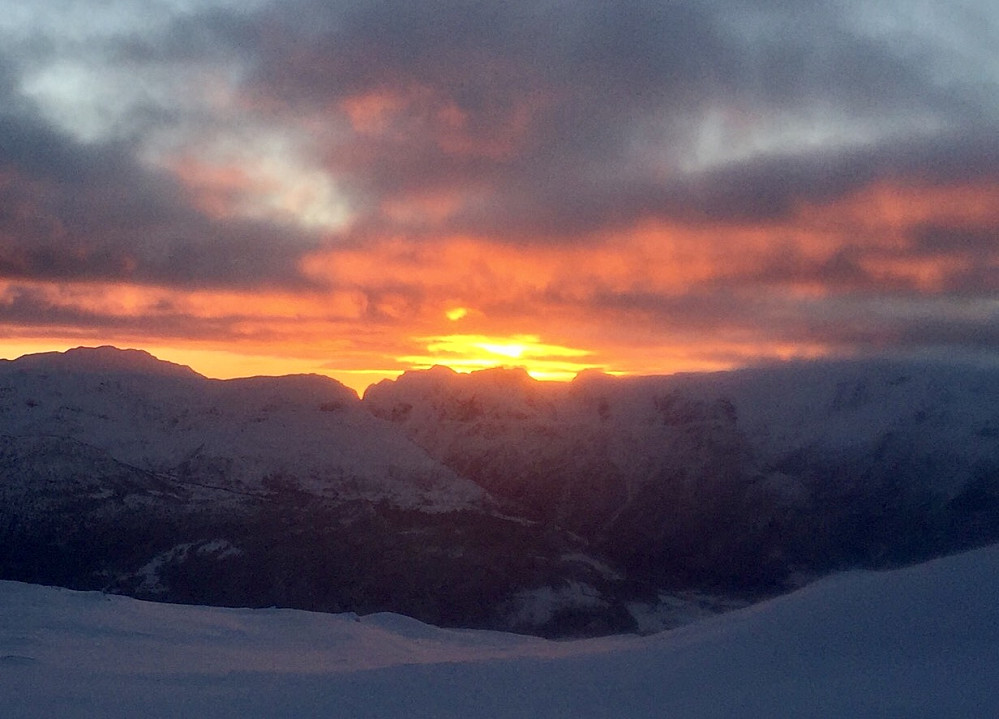 Brennende Himmel over hyefjorden