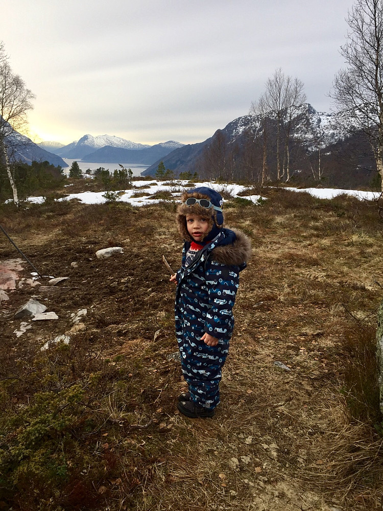 Godgutten og mamma på tur