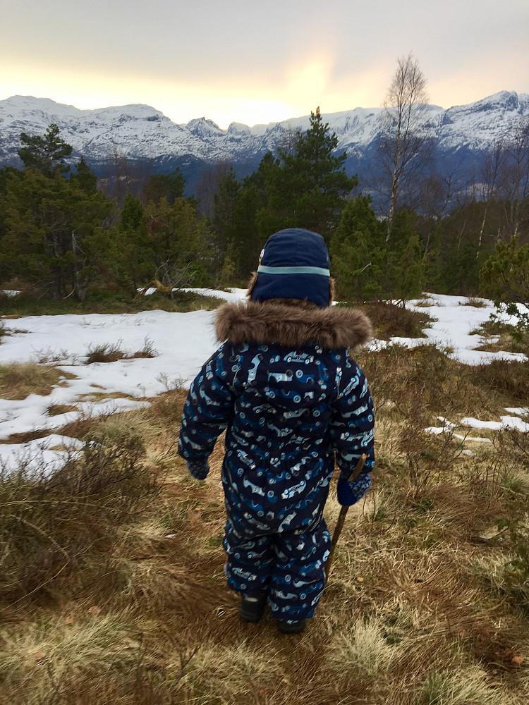 Godgutten og mamma på tur