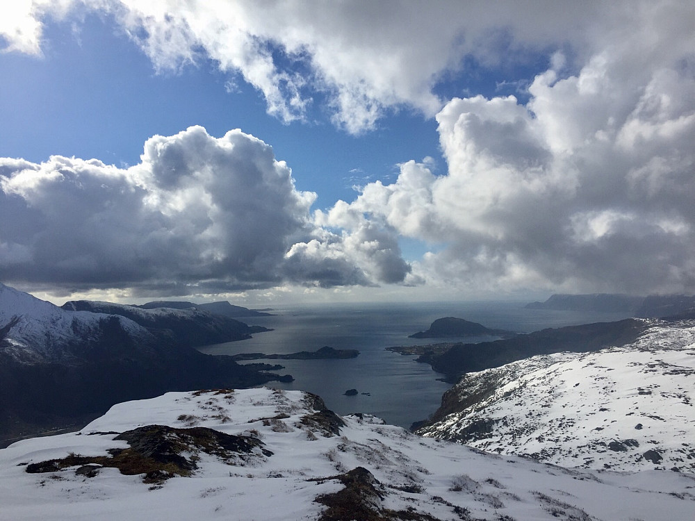 Fra Eidshornet vestover mot Selje og øya Selja