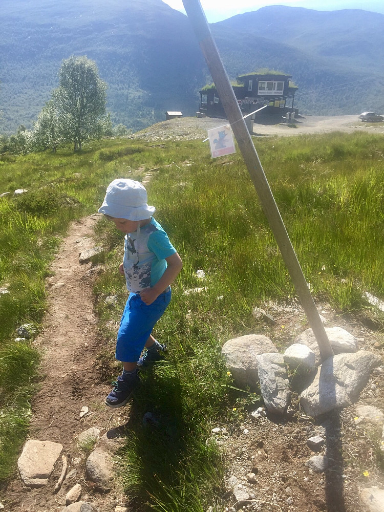 Stistart ved skiheisen på Furuhogane. Her finner man turborevkort langs stien opp til Kjenndalsvatnet