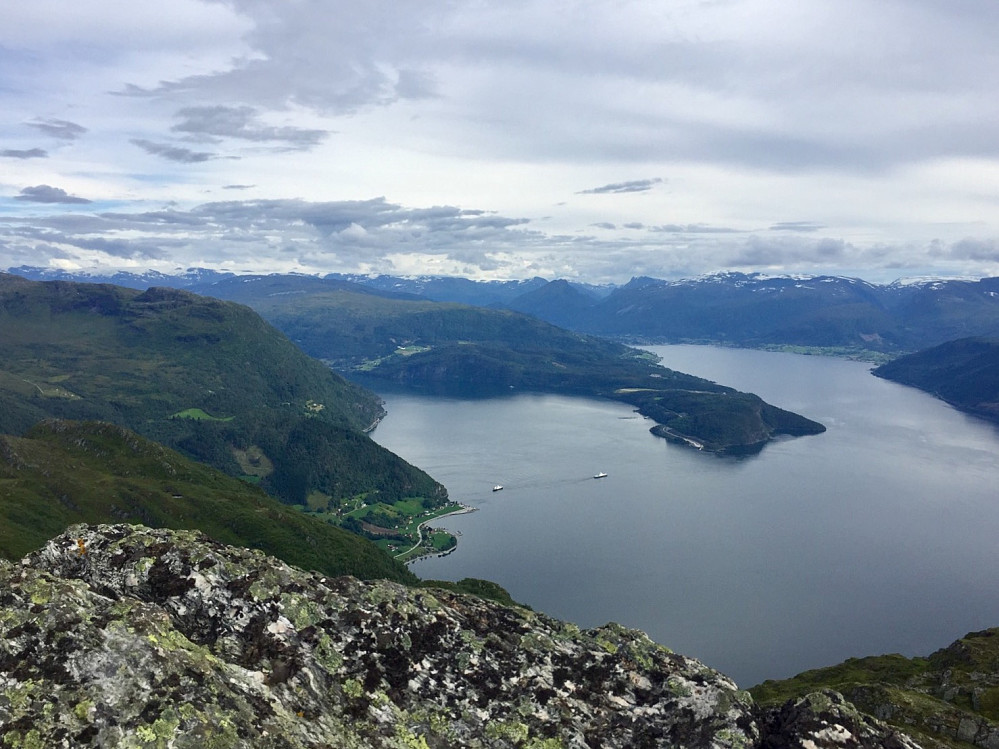 Vinjar ville ta bilde av ferjene fra Anda-Lote, og det fikk han ;-)