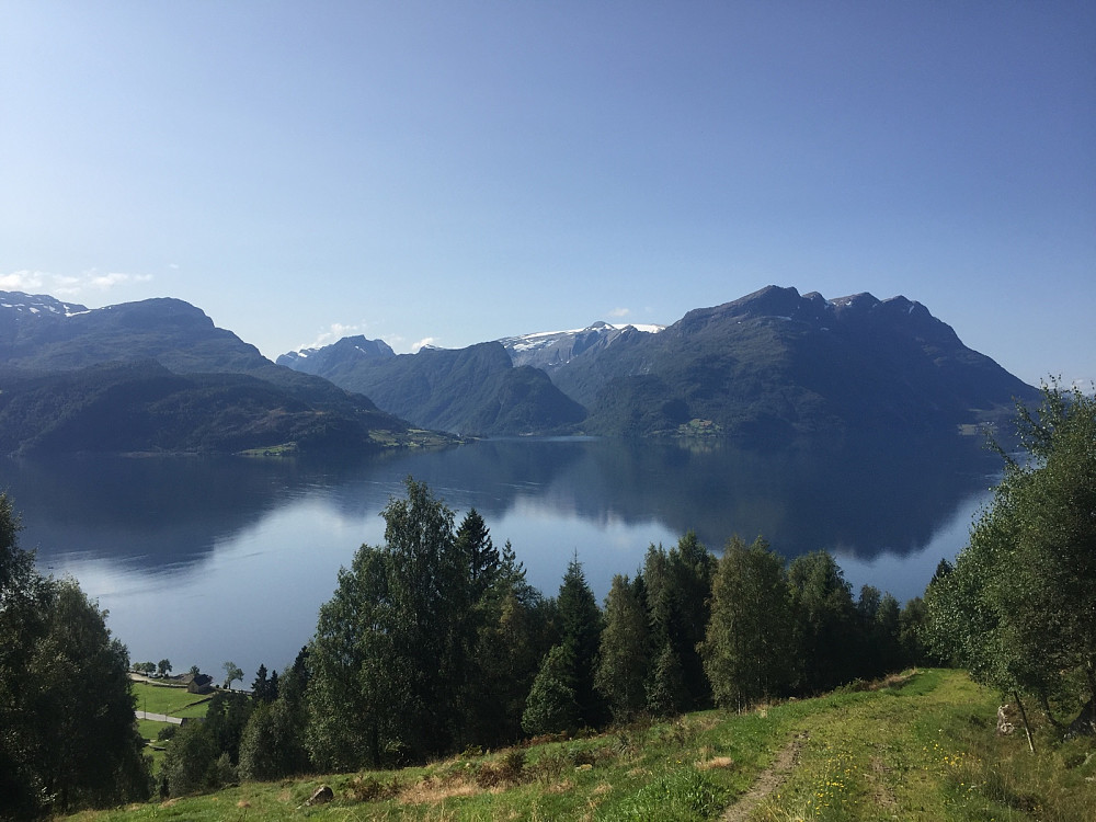 En fantastisk dag, blikkstille på fjordeb
