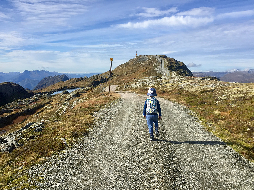 Over "Sagtennene" mot toppen