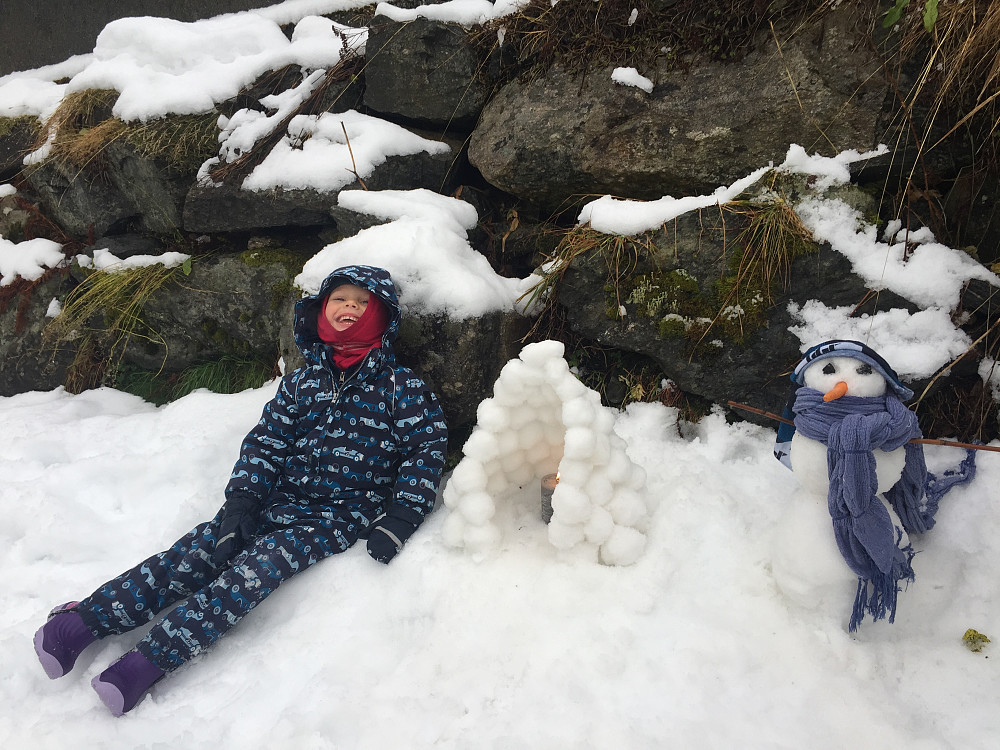 Snømann og snølykt rakk vi også før bursdagsfeiring ;-)