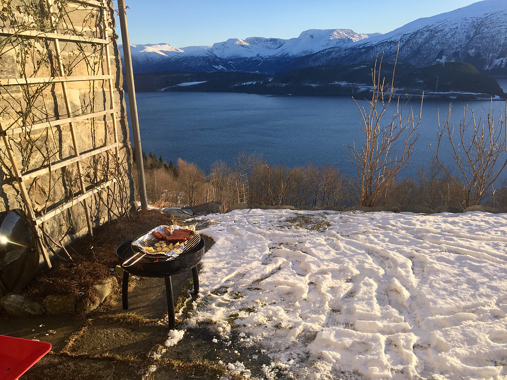 Enkel middag ute i det fri :-)