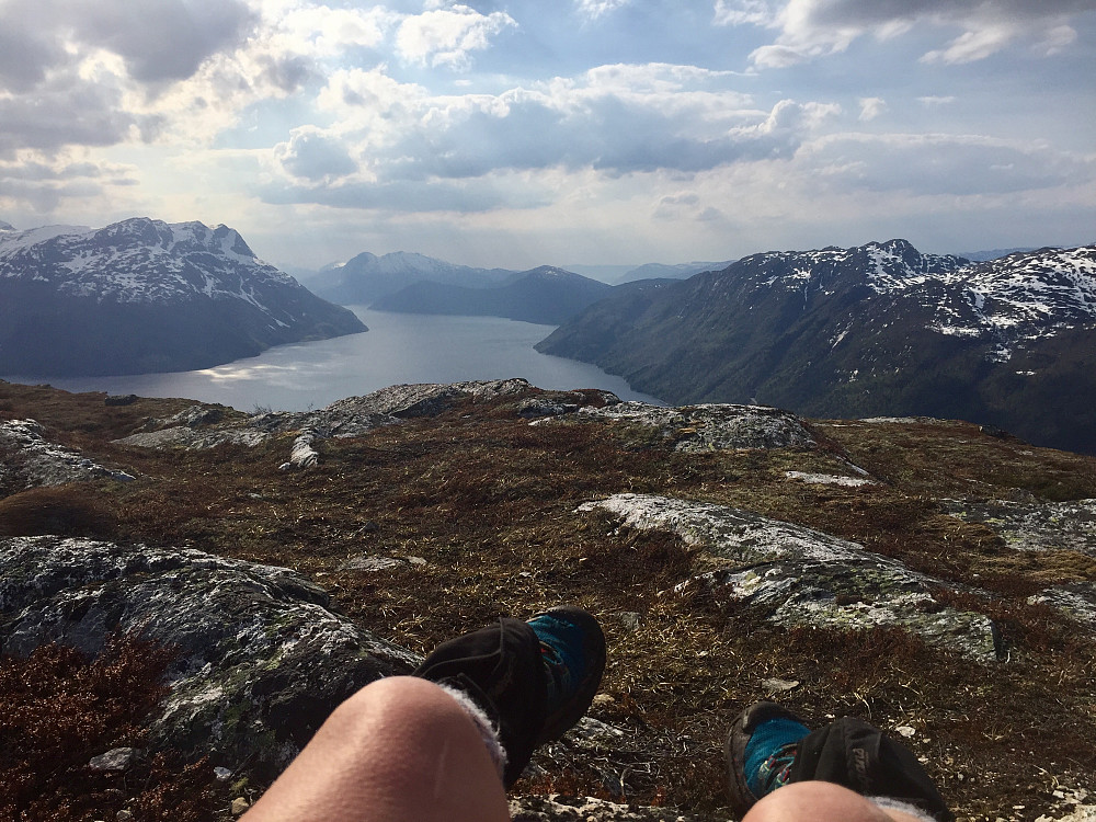 Fantastisk med shorts og singletvær på Nibba tross mye vind!