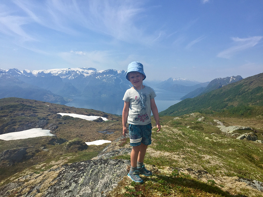 Glad kar på Revureholten